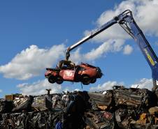 Detran-PR recicla aproximadamente 9.300 veículos