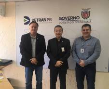 Deputado estadual Coronel LEE com o diretor-geral Cesar Kogut e o diretor administrativo financeiro, João Carneiro 
