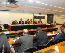 O diretor-geral do Departamento de Trânsito do Paraná, Marcos Traad, defendeu na Câmara dos Deputados, em Brasília, o aumento do número de horas das aulas práticas de direção para candidatos à primeira habilitação.