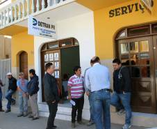 Um posto de atendimento do Departamento de Trânsito do Paraná (Detran) começou a atender a população de Cerro Azul no último dia 27. 