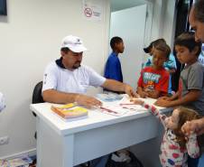 O Departamento de Trânsito do Paraná levou sua unidade de atendimento itinerante para o fim de semana em comemoração ao Dia das Crianças, organizado em parceria com diversos órgãos da prefeitura municipal na Paroquia Santo Antônio da Pádua.