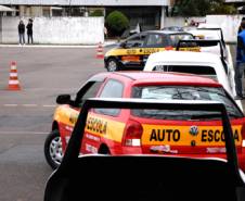 Equipes do Departamento de Trânsito do Paraná reforçam nessa semana o atendimento ao público nas unidades com maior procura por exames práticos de direção e processos de veículos. 