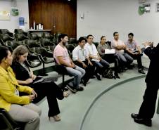 O diretor-geral do Detran, Marcos Traad  se reuniu nesta sexta-feira (28) com representantes do Sindicato dos Servidores do Detran.  Foto: Paulo Rosa/Detran