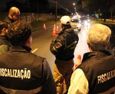 Julgadores de recursos de multas participam de blitz em Curitiba. Foto: Juliano Pedrozo