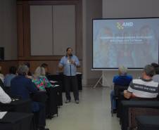 O Departamento de Trânsito do Paraná (Detran) realiza nesta quinta-feira (3), um curso técnico sobre práticas administrativas e controle nos Centros de Formação de Condutores para servidores do Departamentos de Trânsito de todo Brasil, durante o Congresso Brasileiro da Associação Nacional dos Detrans, que acontece em Foz do Iguaçu. 