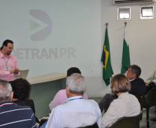 O Departamento de Trânsito do Paraná (Detran) reuniu, em Curitiba, cinco dos seis laboratórios credenciados pelo Departamento Nacional de Trânsito (Denatran) para realizar os exames toxicológicos de direção nos motoristas com habilitação nas categorias C, D e E – motoristas de caminhão, ônibus e veículos de cargas. 