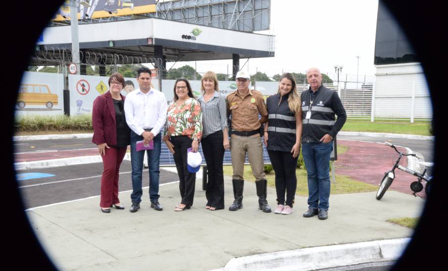 Em parceria com a Ecovia, Detran-PR leva alunos de Pinhais para aprender sobre o trânsito na minipista