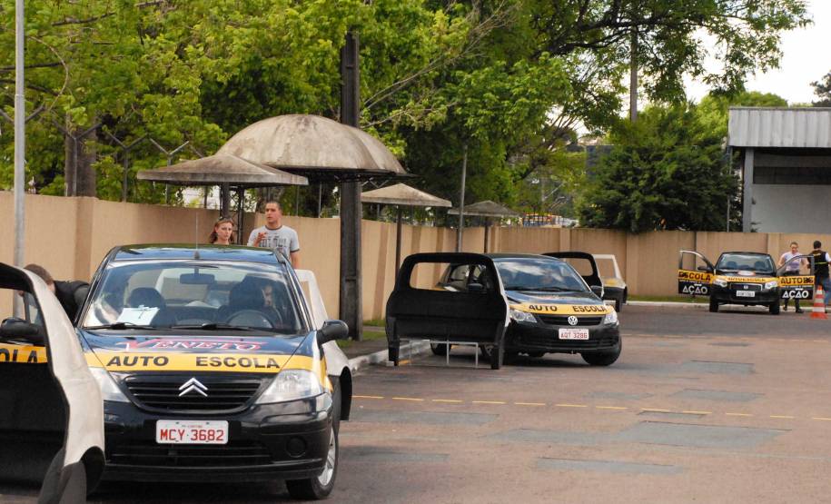 Detran aplica exames práticos de direção em Reserva Os candidatos à primeira habilitação em Reserva, na região dos Campos Gerais, já podem realizar os exames práticos no próprio município.