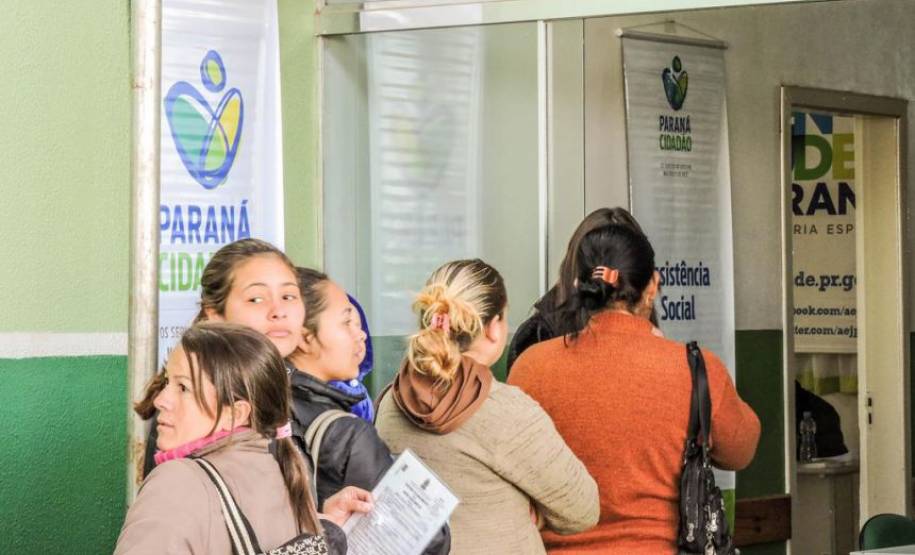 Paraná Cidadão leva serviços gratuitos aos moradores de Teixeira Soares A Ciretran de Foz do Iguaçu participou na última quinta-feira (16) das aulas de educação no trânsito para crianças da ONG – Núcleo Criança de Valor. Além de aulas teóricas, o local que conta com uma estrutura que simula o trânsito na cidade proporcionou conhecimentos práticos com elementos essenciais de sinalização e segurança.